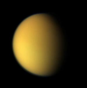 Titan in Echtfarben- viel sieht man nicht!